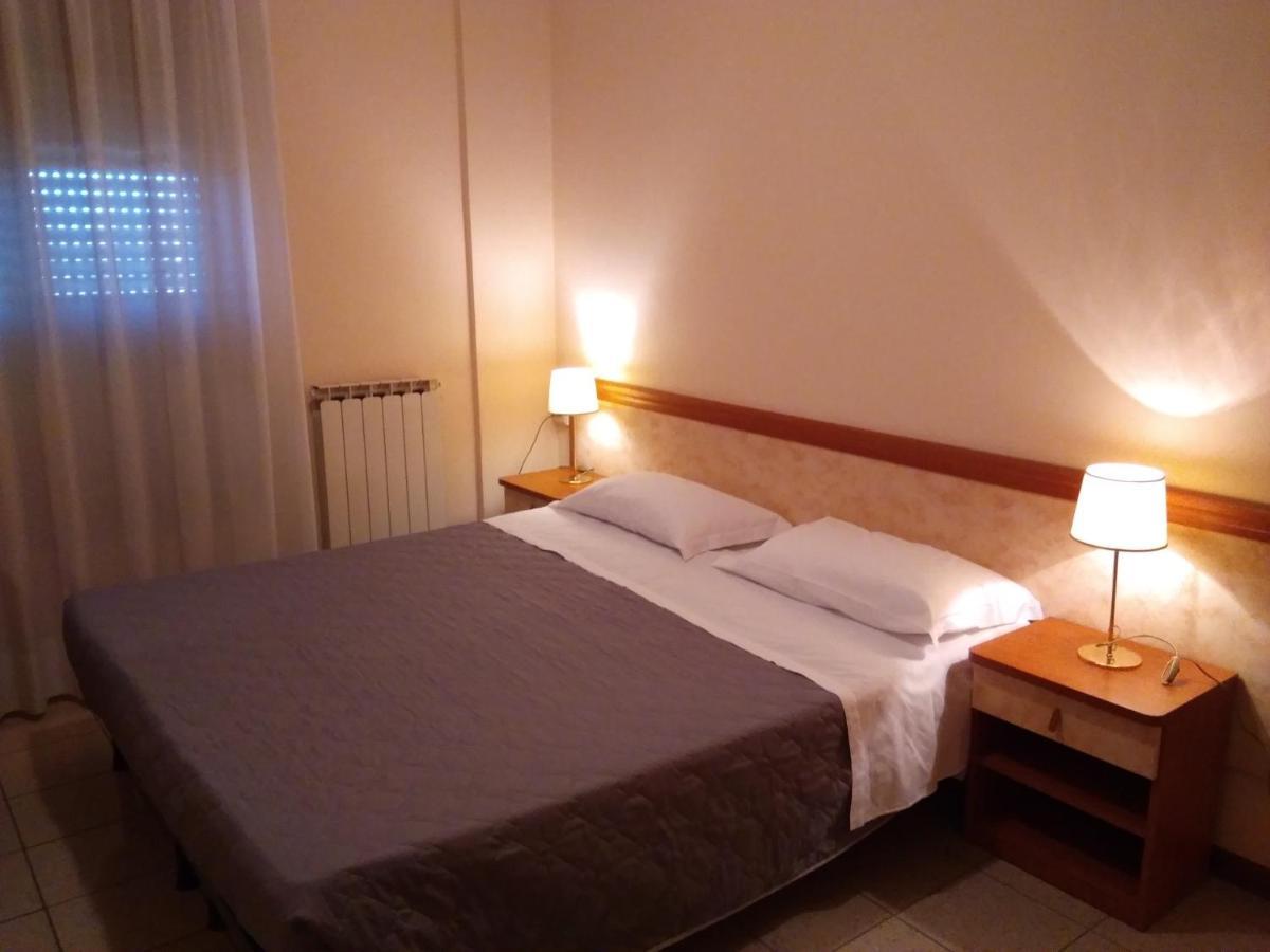 Hotel Rose&Crown Корреджо Екстер'єр фото
