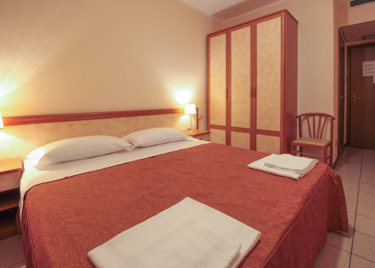 Hotel Rose&Crown Корреджо Екстер'єр фото