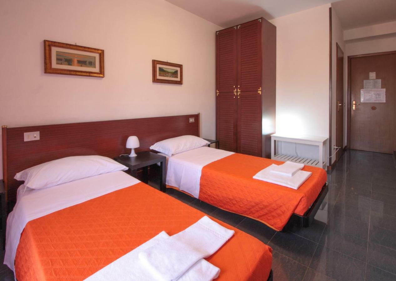 Hotel Rose&Crown Корреджо Екстер'єр фото