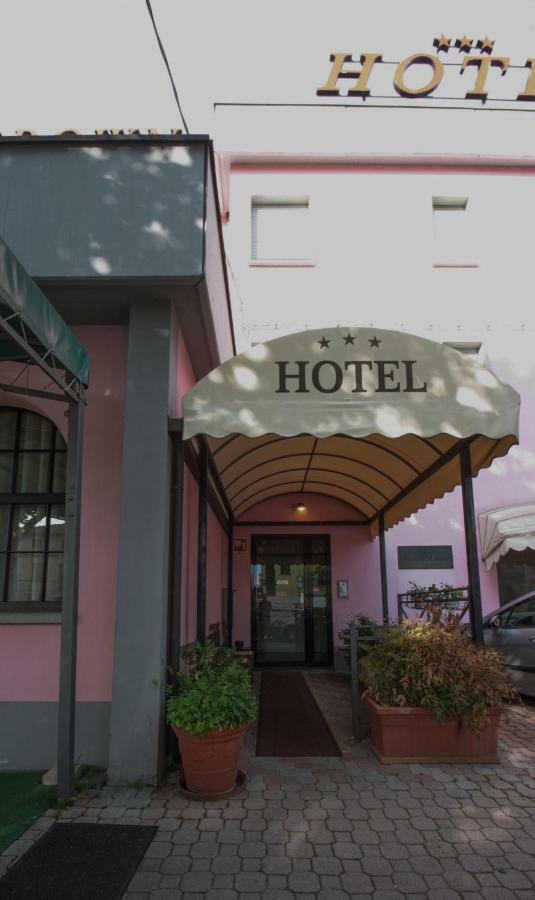 Hotel Rose&Crown Корреджо Екстер'єр фото