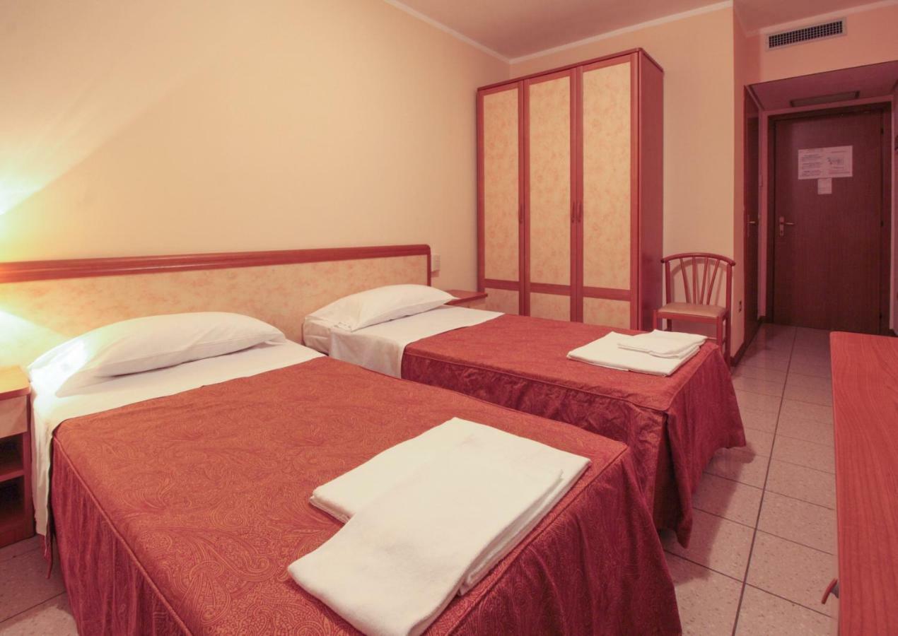 Hotel Rose&Crown Корреджо Екстер'єр фото