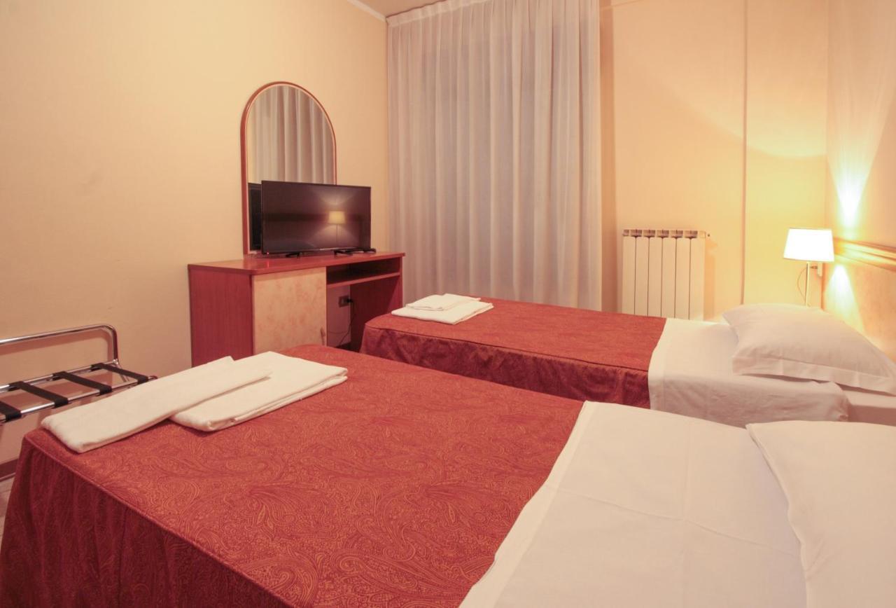 Hotel Rose&Crown Корреджо Екстер'єр фото